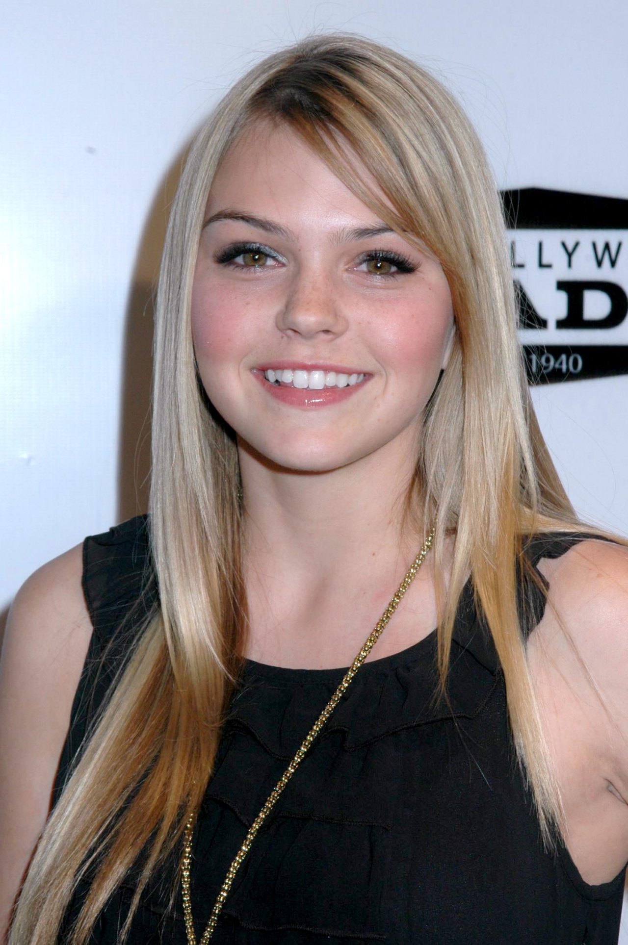 Aimee Teegarden leaked wallpapers