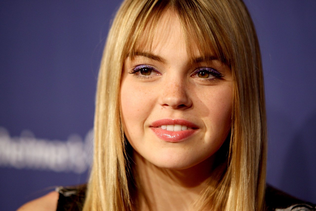 Aimee Teegarden leaked wallpapers