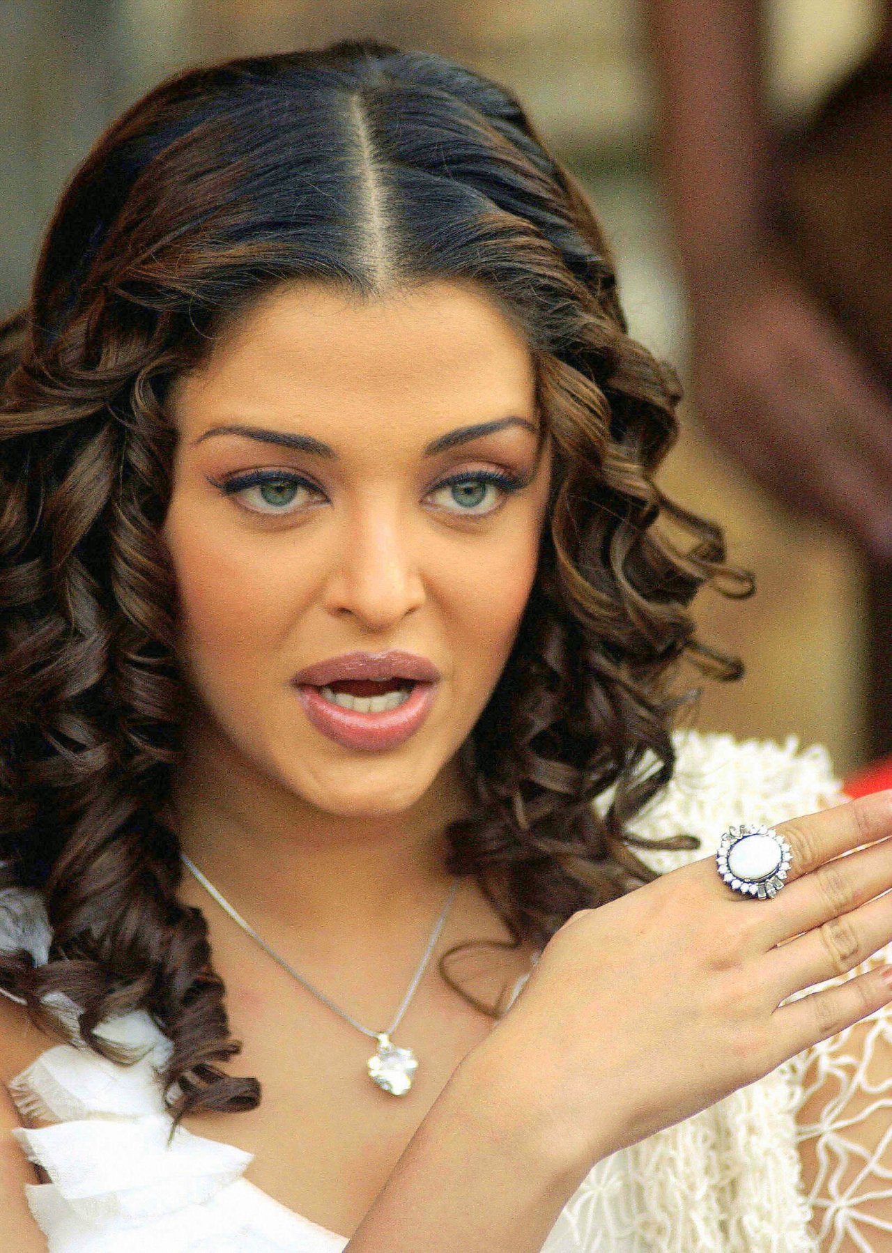 Aishwarya Rai leaked wallpapers