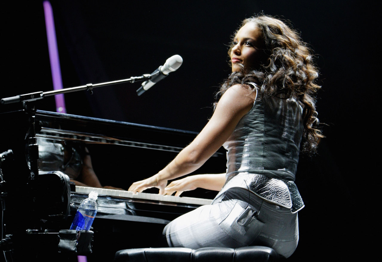 Alicia Keys leaked wallpapers