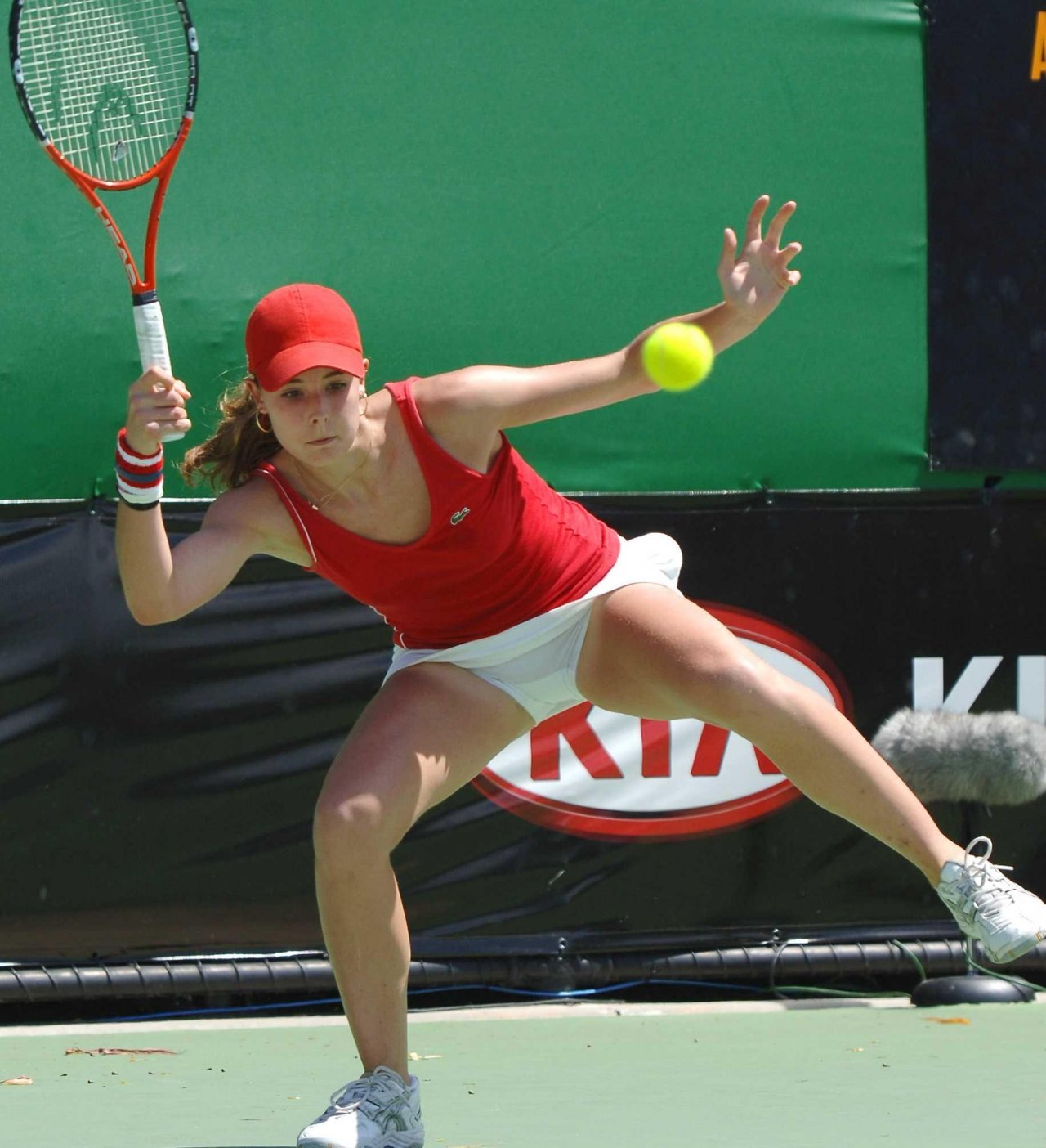 Alize Cornet leaked wallpapers