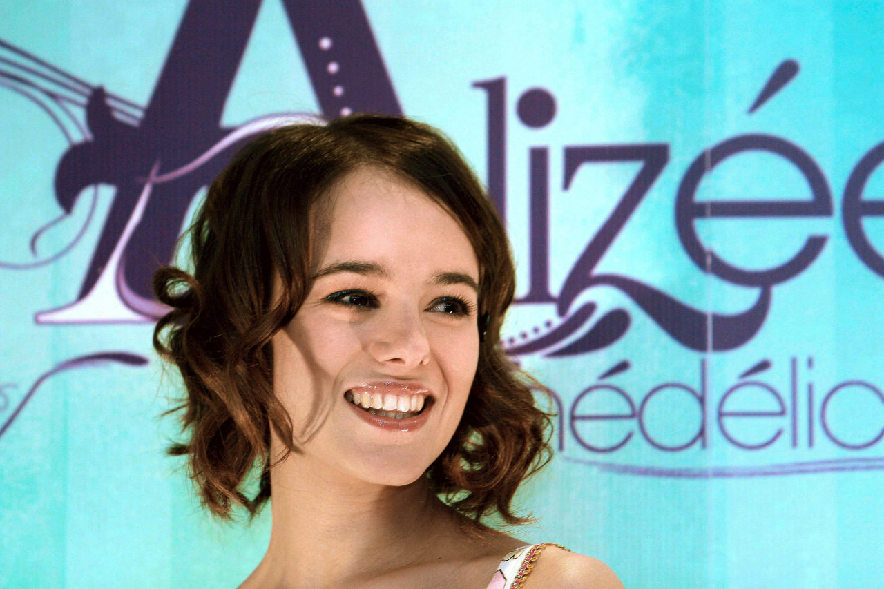 Alizee leaked wallpapers