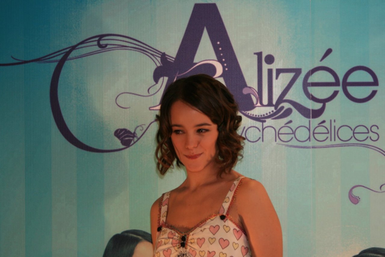 Alizee leaked wallpapers