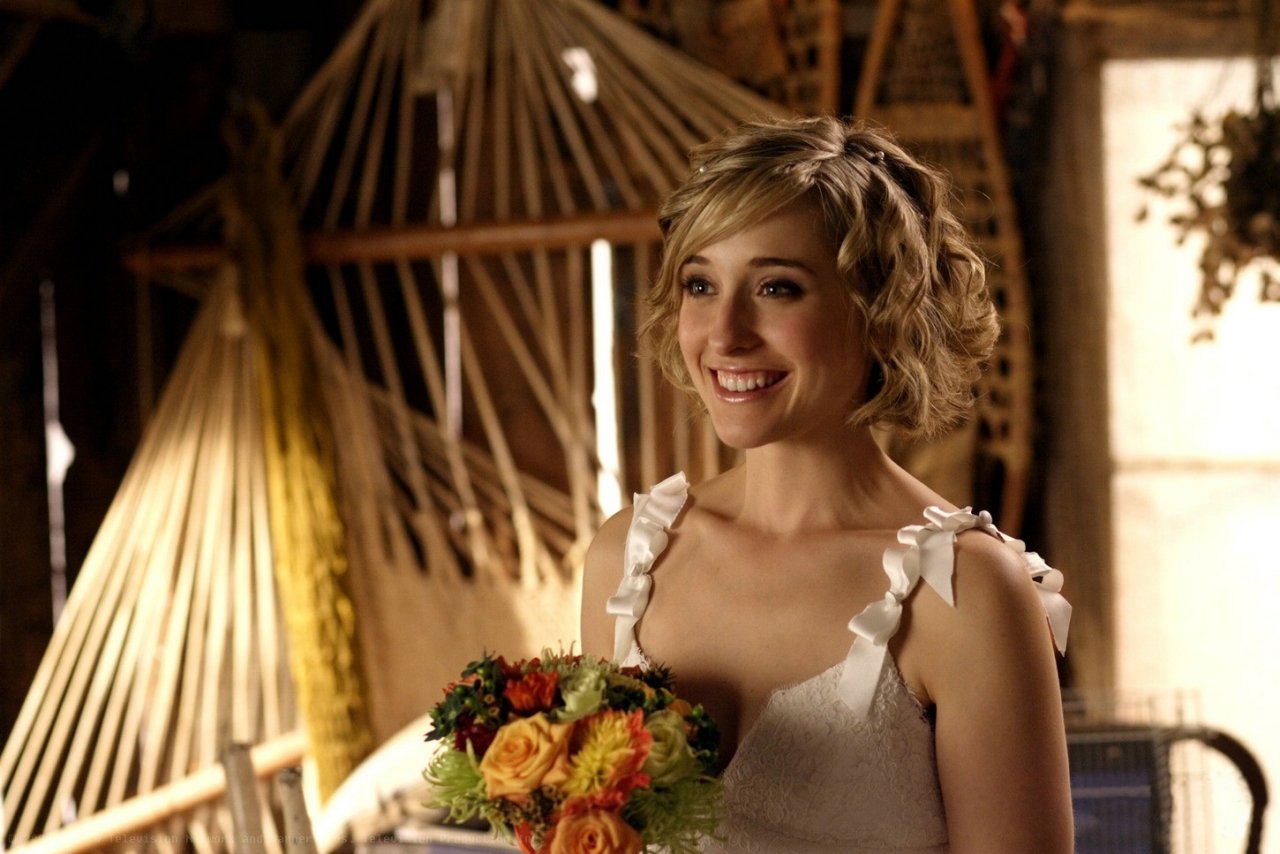 Allison Mack leaked wallpapers