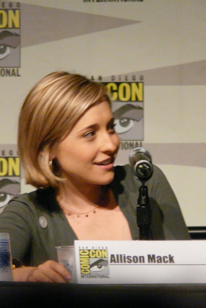 Allison Mack leaked wallpapers