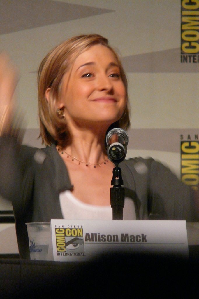 Allison Mack leaked wallpapers