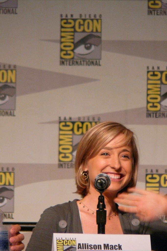 Allison Mack leaked wallpapers