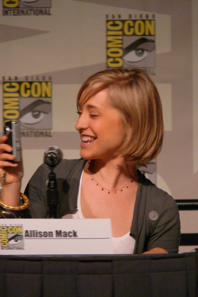 Allison Mack leaked wallpapers