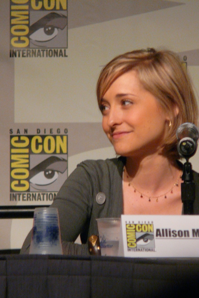 Allison Mack leaked wallpapers