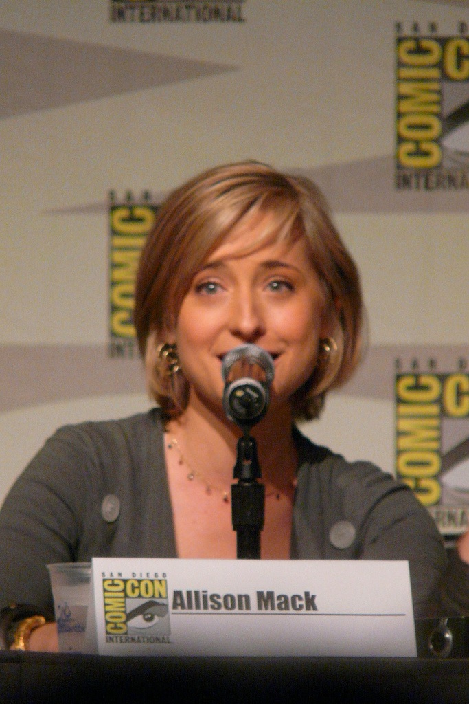 Allison Mack leaked wallpapers