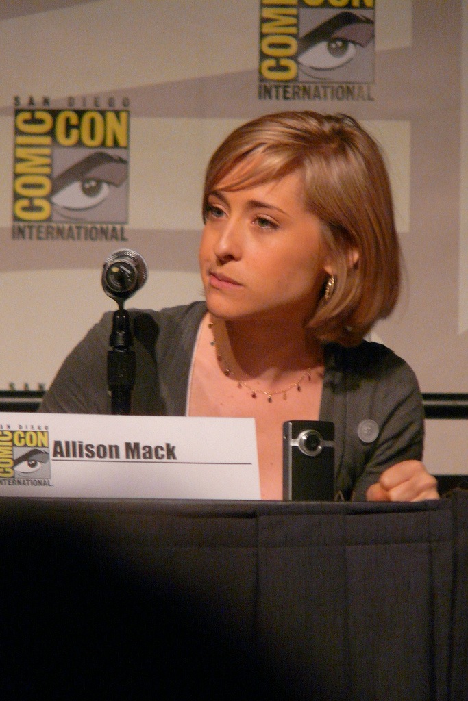 Allison Mack leaked wallpapers