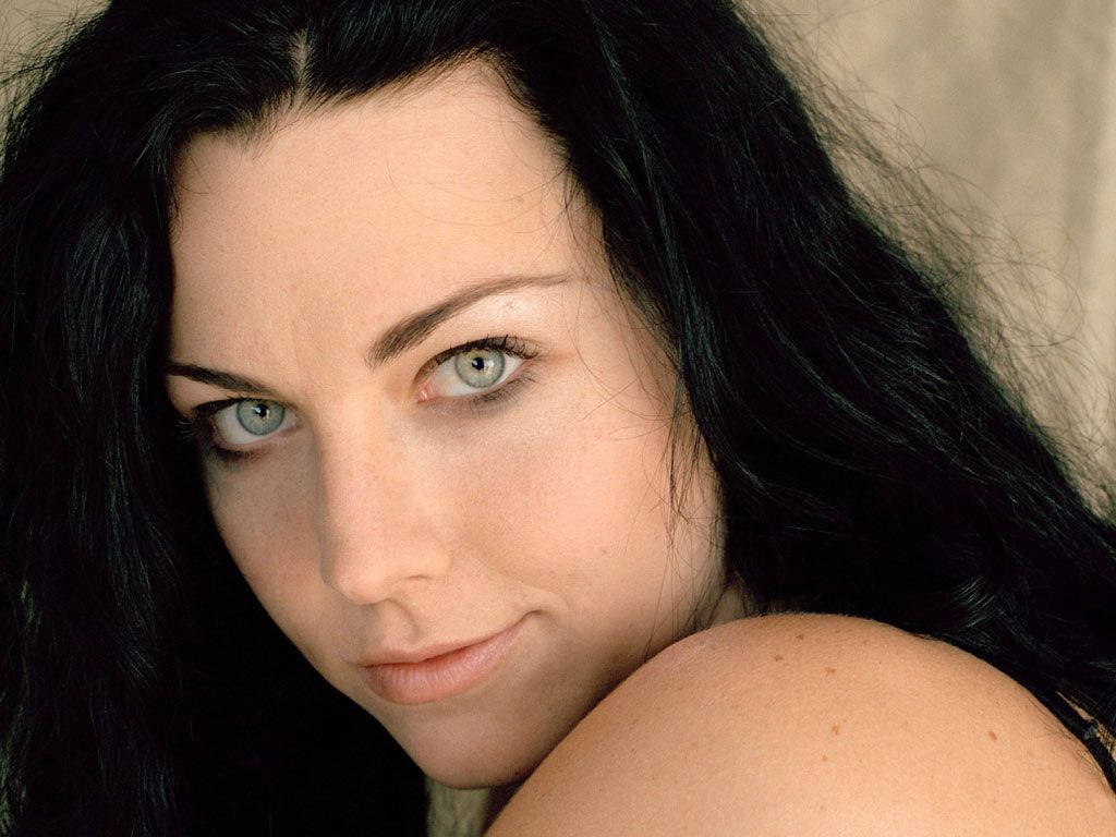 Amy Lee leaked wallpapers