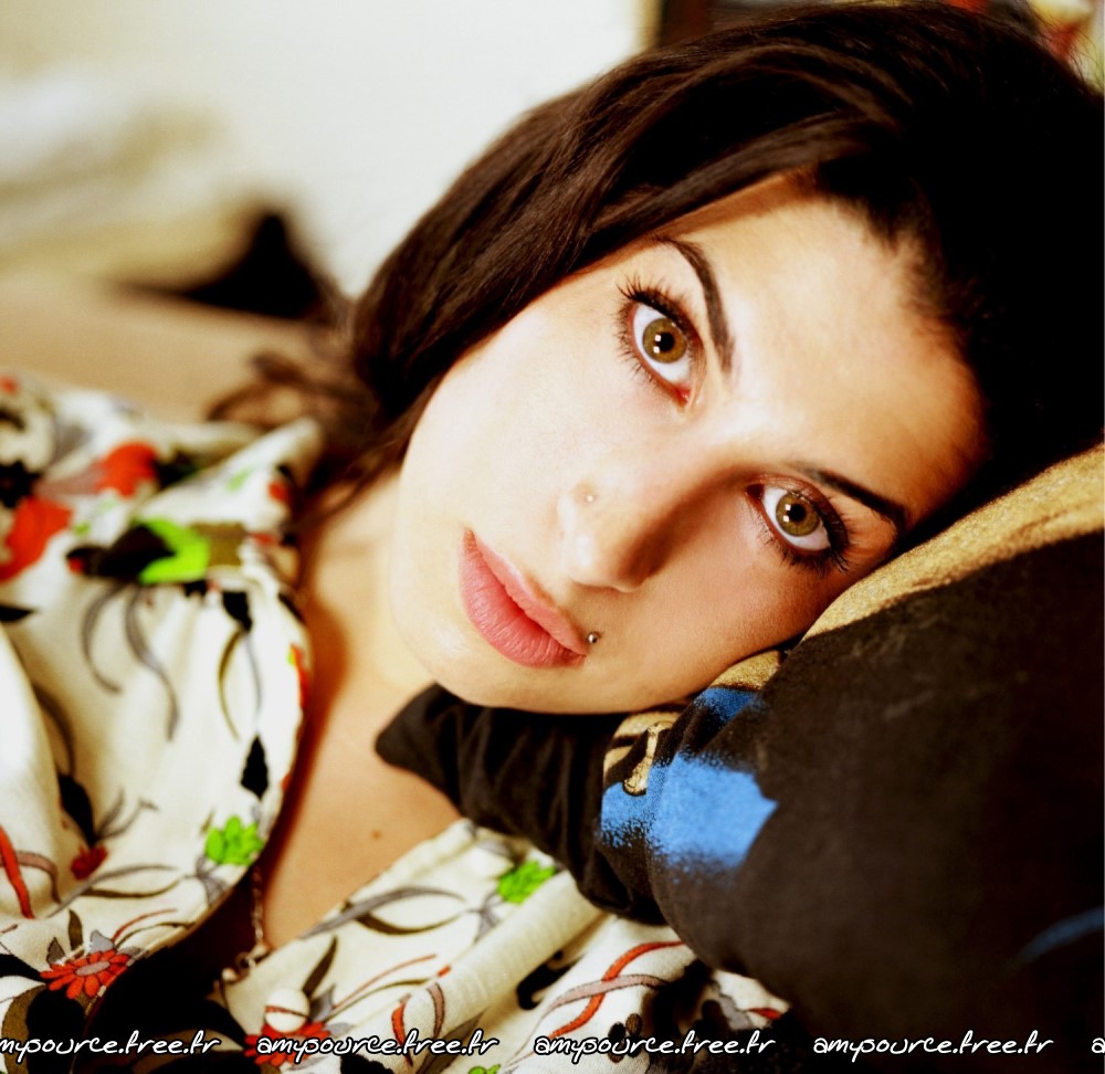 Amy Winehouse leaked wallpapers
