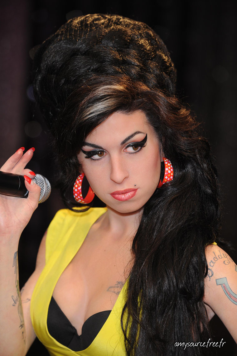 Amy Winehouse leaked wallpapers