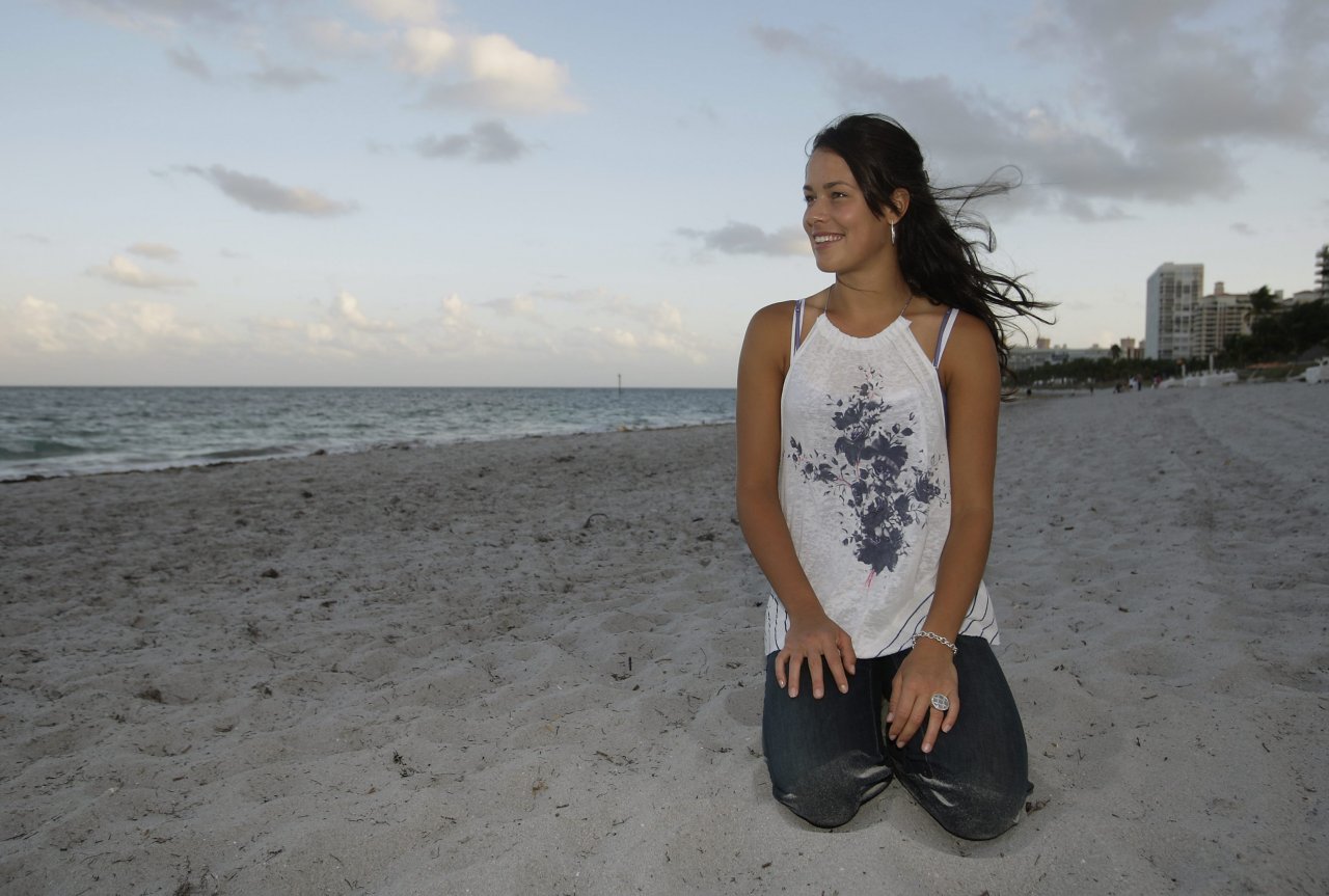 Ana Ivanovic leaked wallpapers