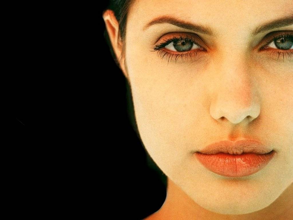 Angelina Jolie leaked wallpapers