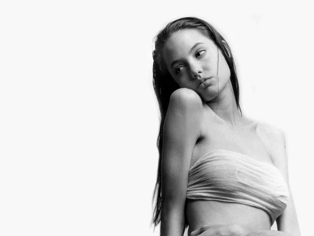 Angelina Jolie leaked wallpapers