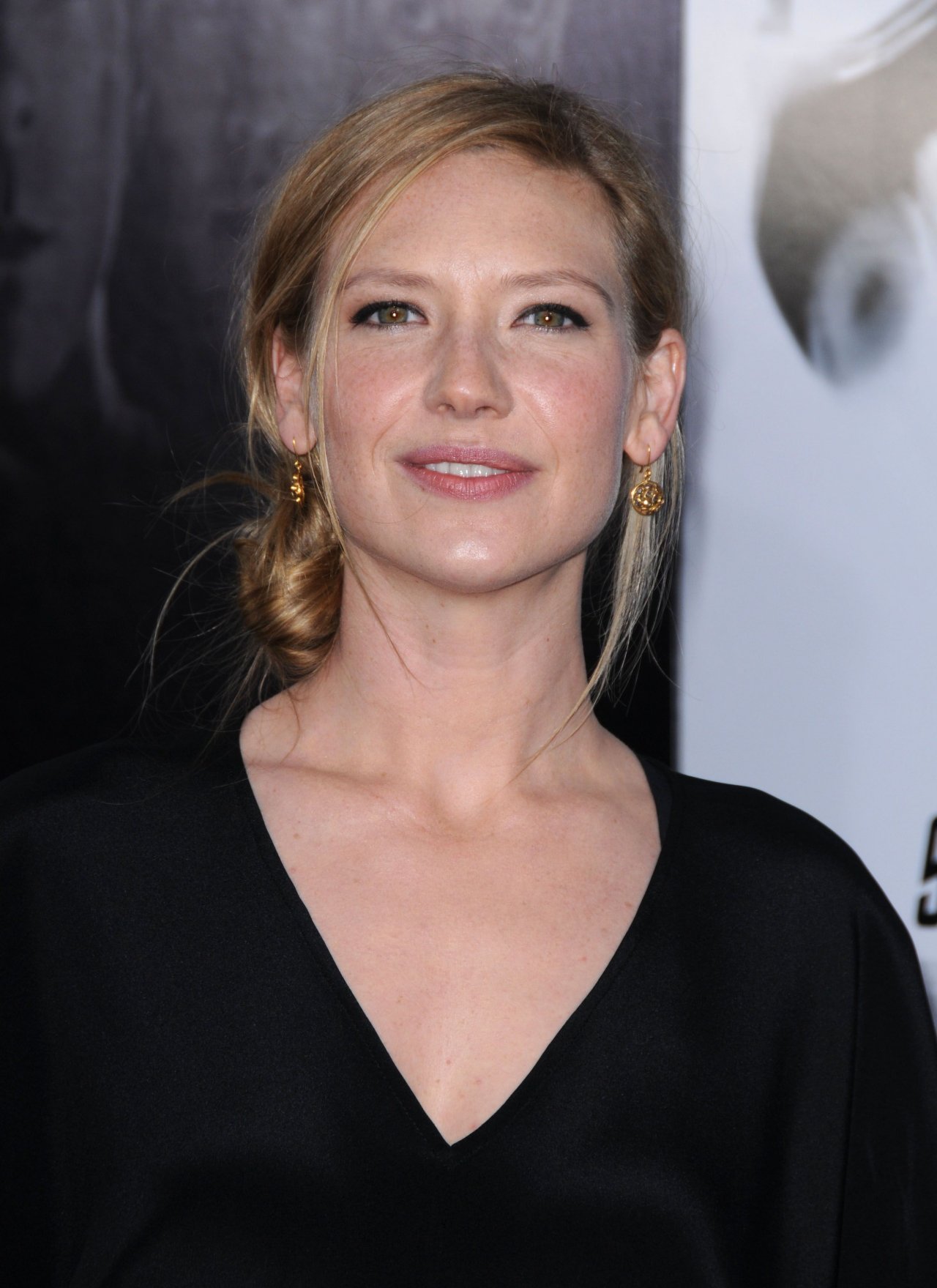 Anna Torv leaked wallpapers