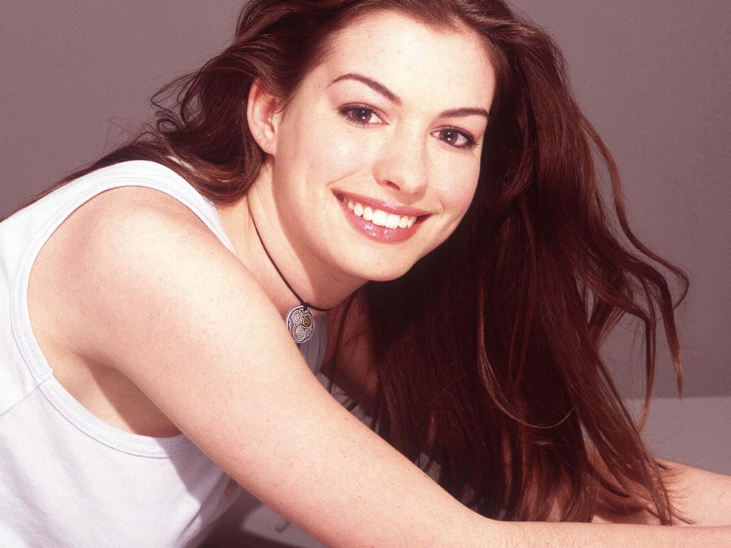 Anne Hathaway leaked wallpapers