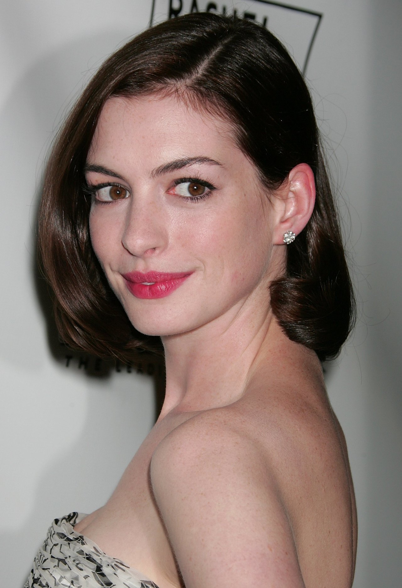 Anne Hathaway leaked wallpapers