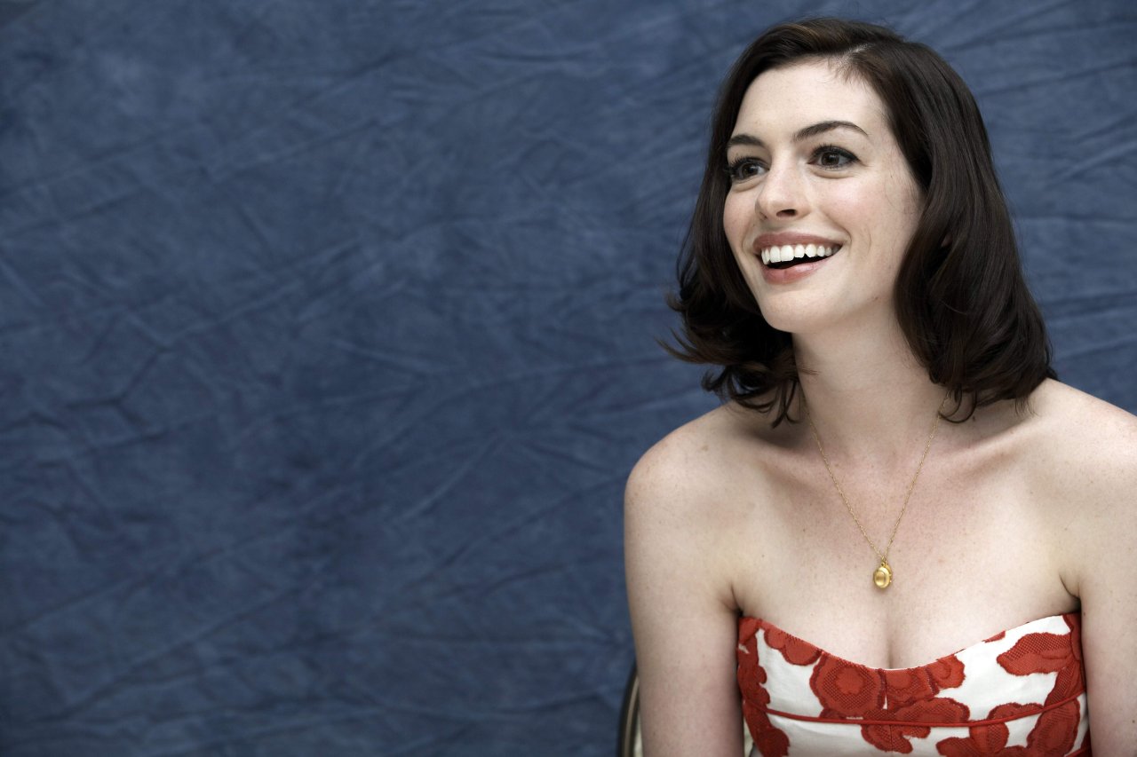 Anne Hathaway leaked wallpapers