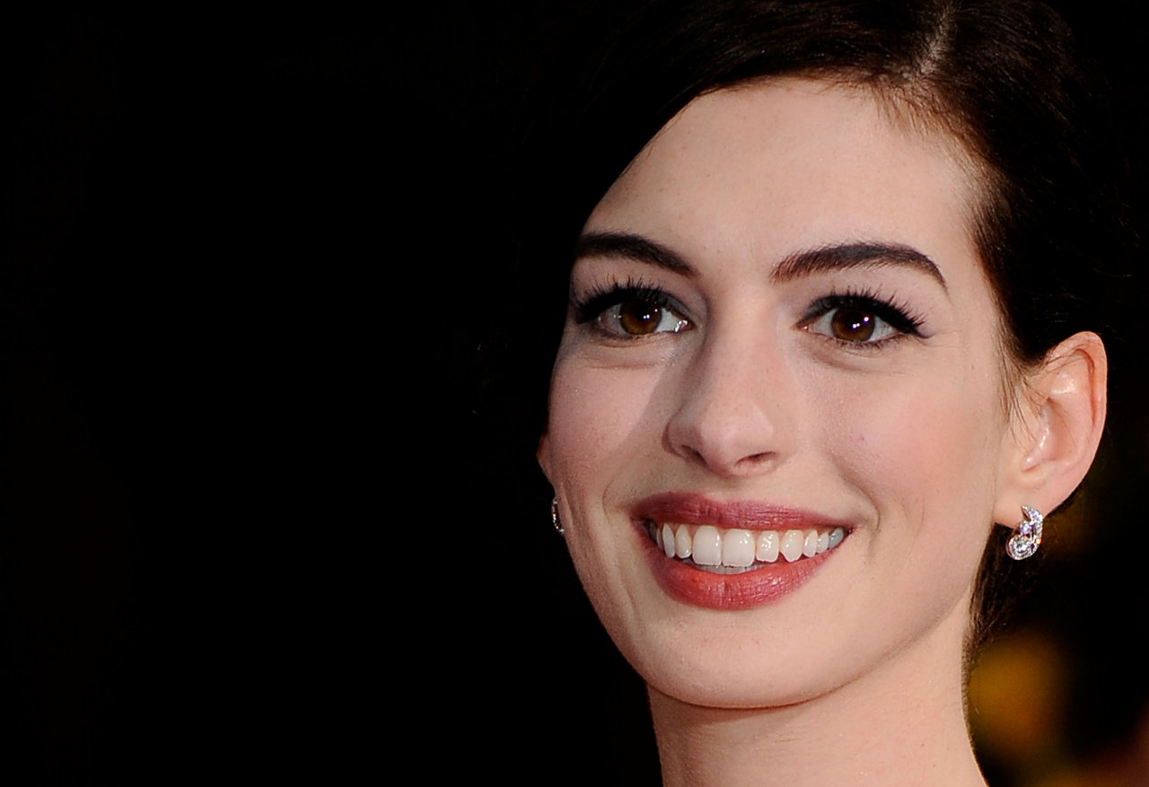 Anne Hathaway leaked wallpapers