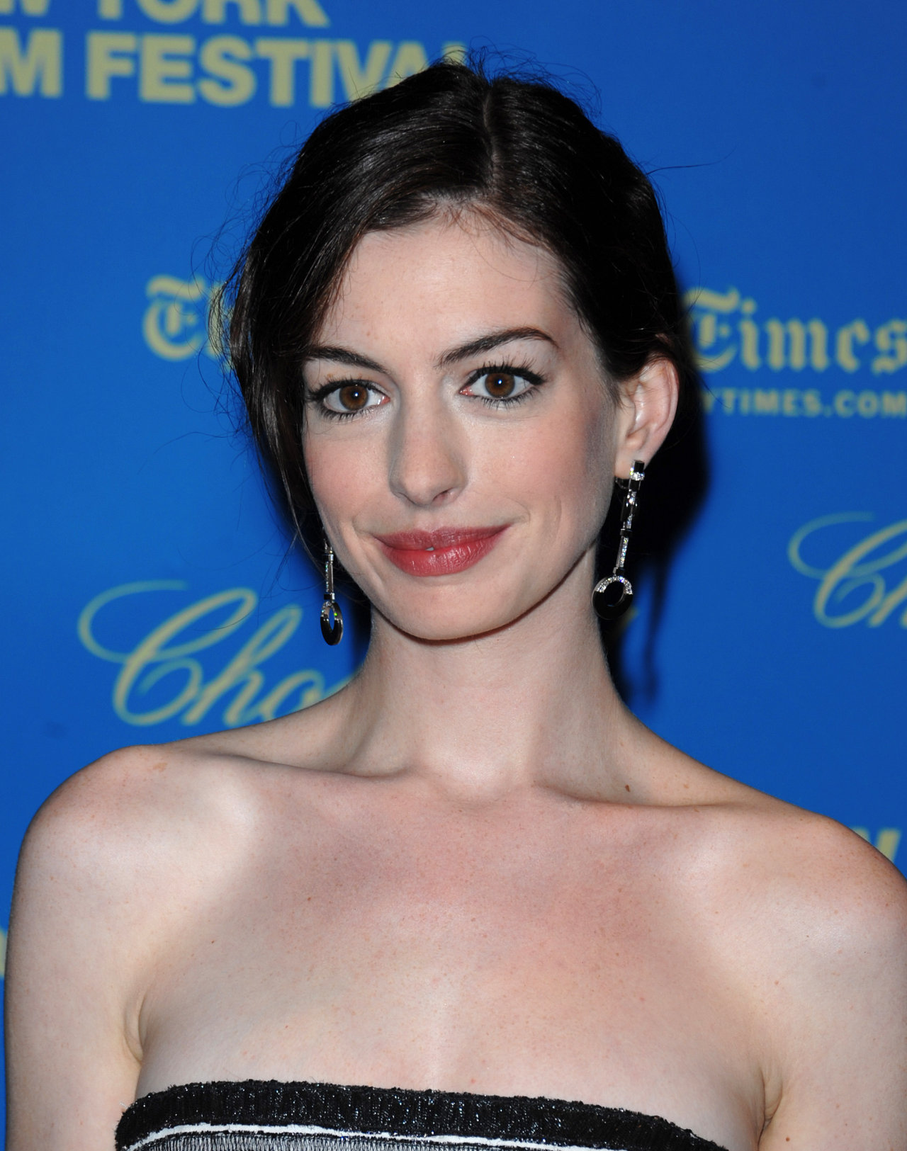 Anne Hathaway leaked wallpapers