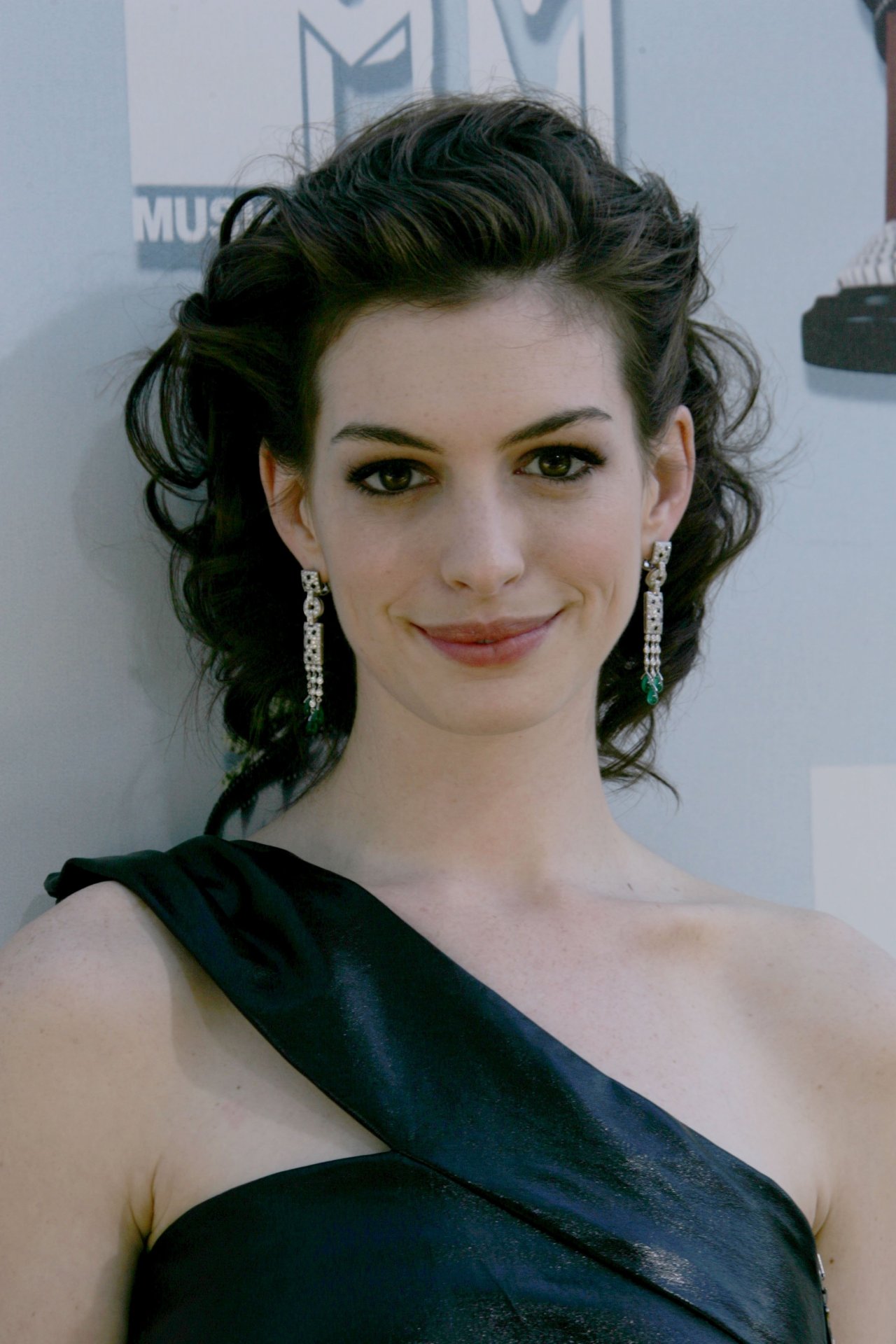 Anne Hathaway leaked wallpapers