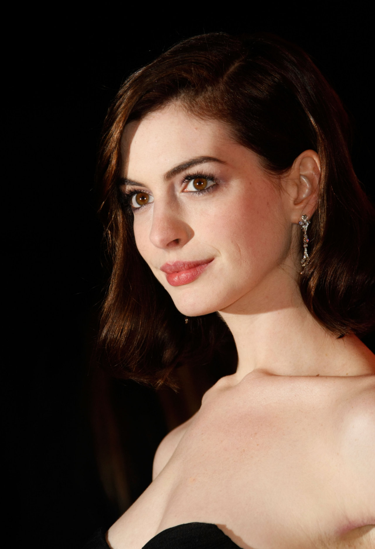 Anne Hathaway leaked wallpapers