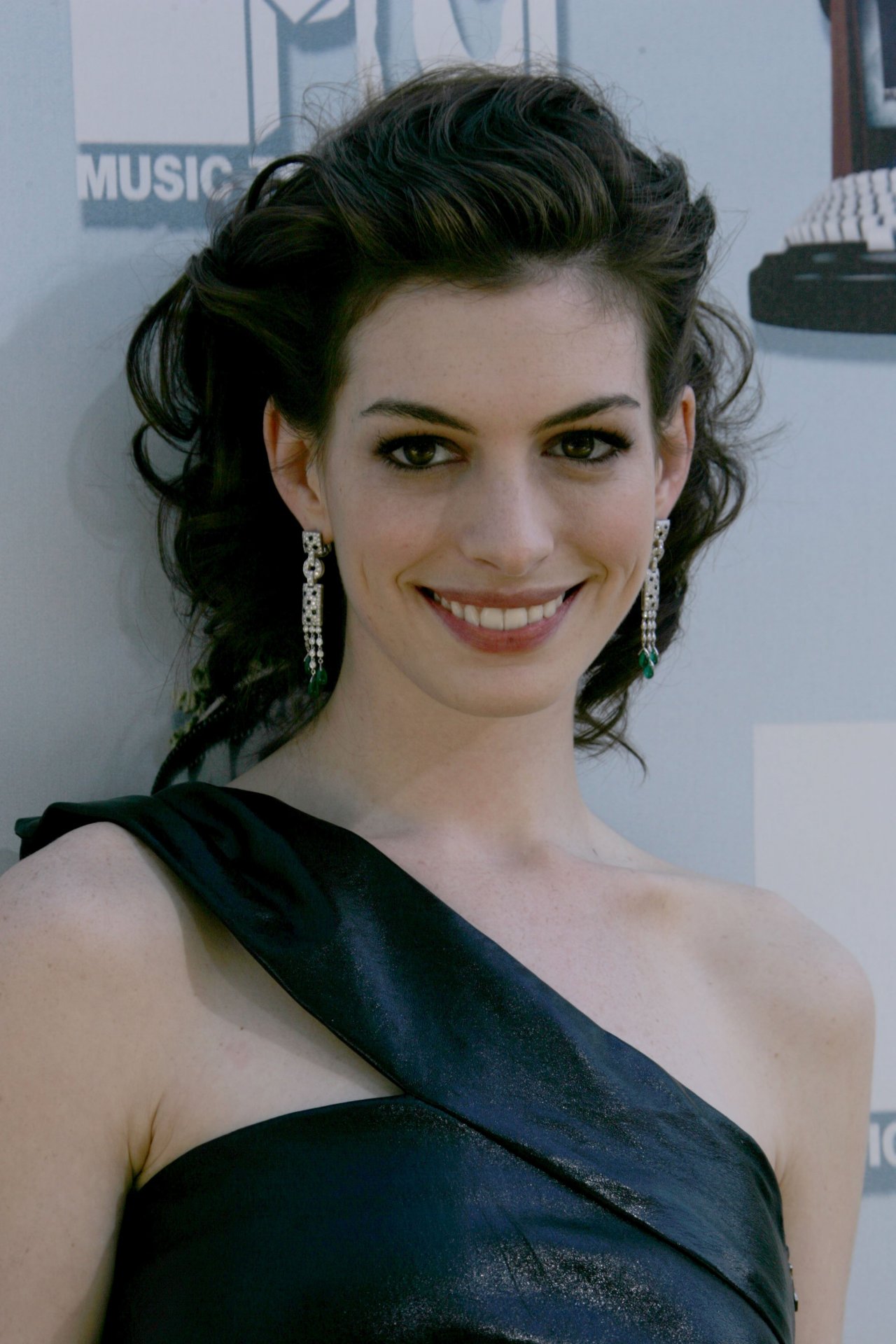 Anne Hathaway leaked wallpapers