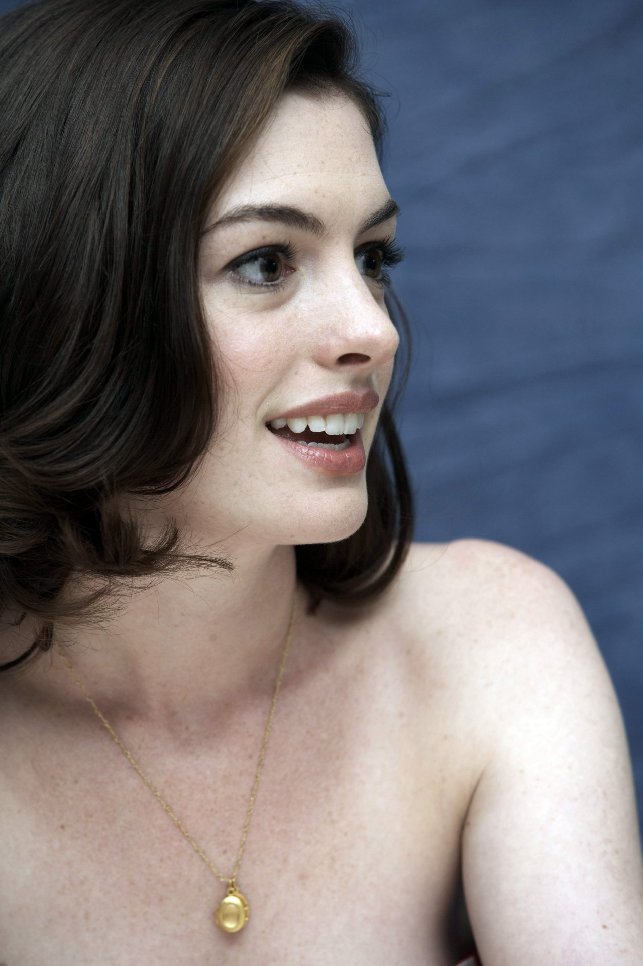 Anne Hathaway leaked wallpapers