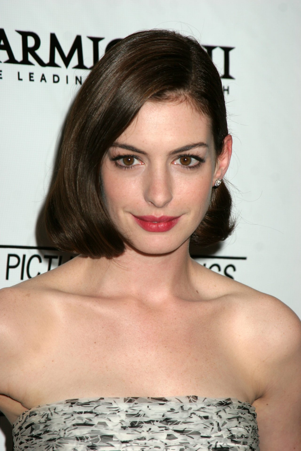 Anne Hathaway leaked wallpapers