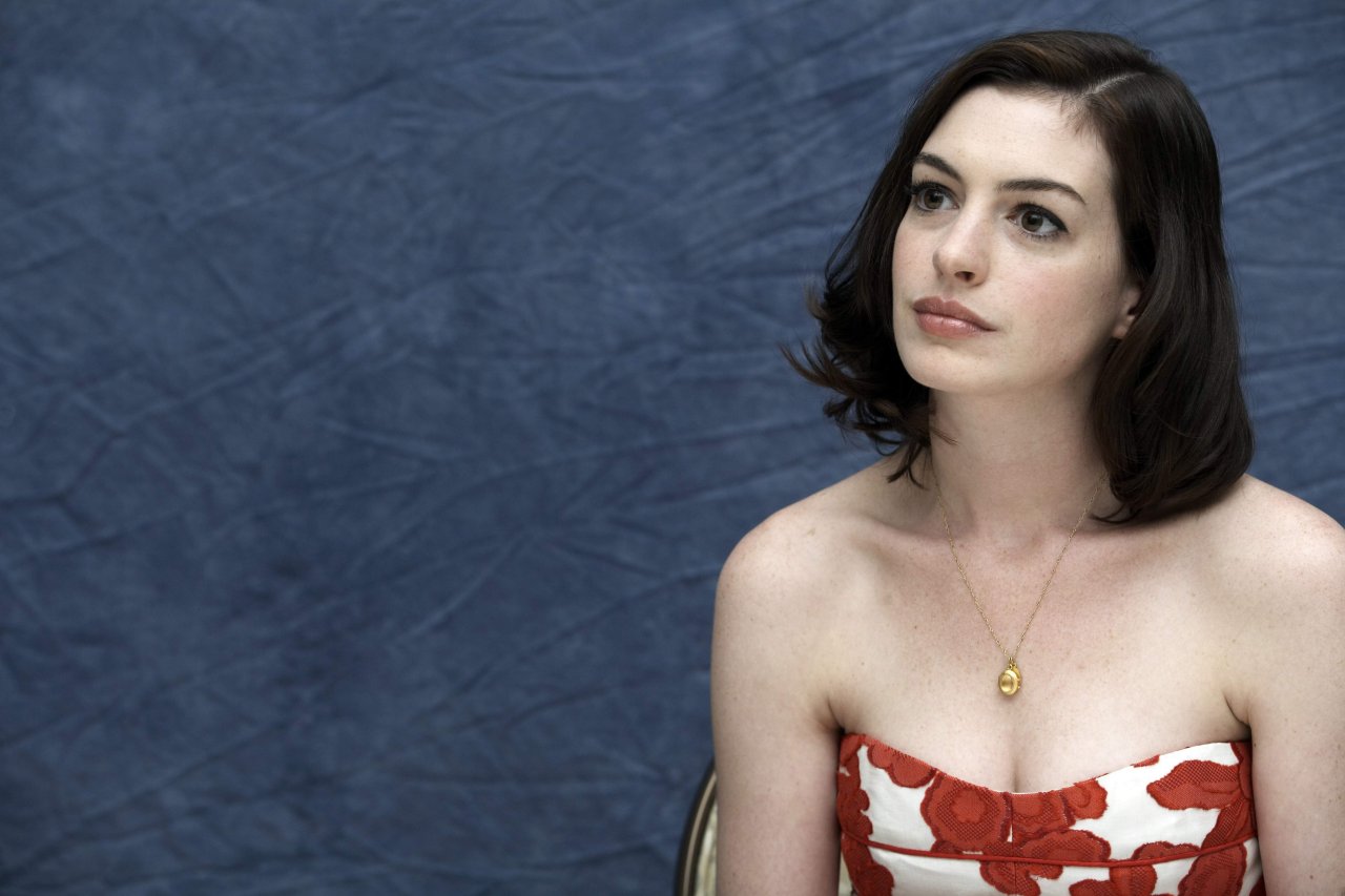 Anne Hathaway leaked wallpapers