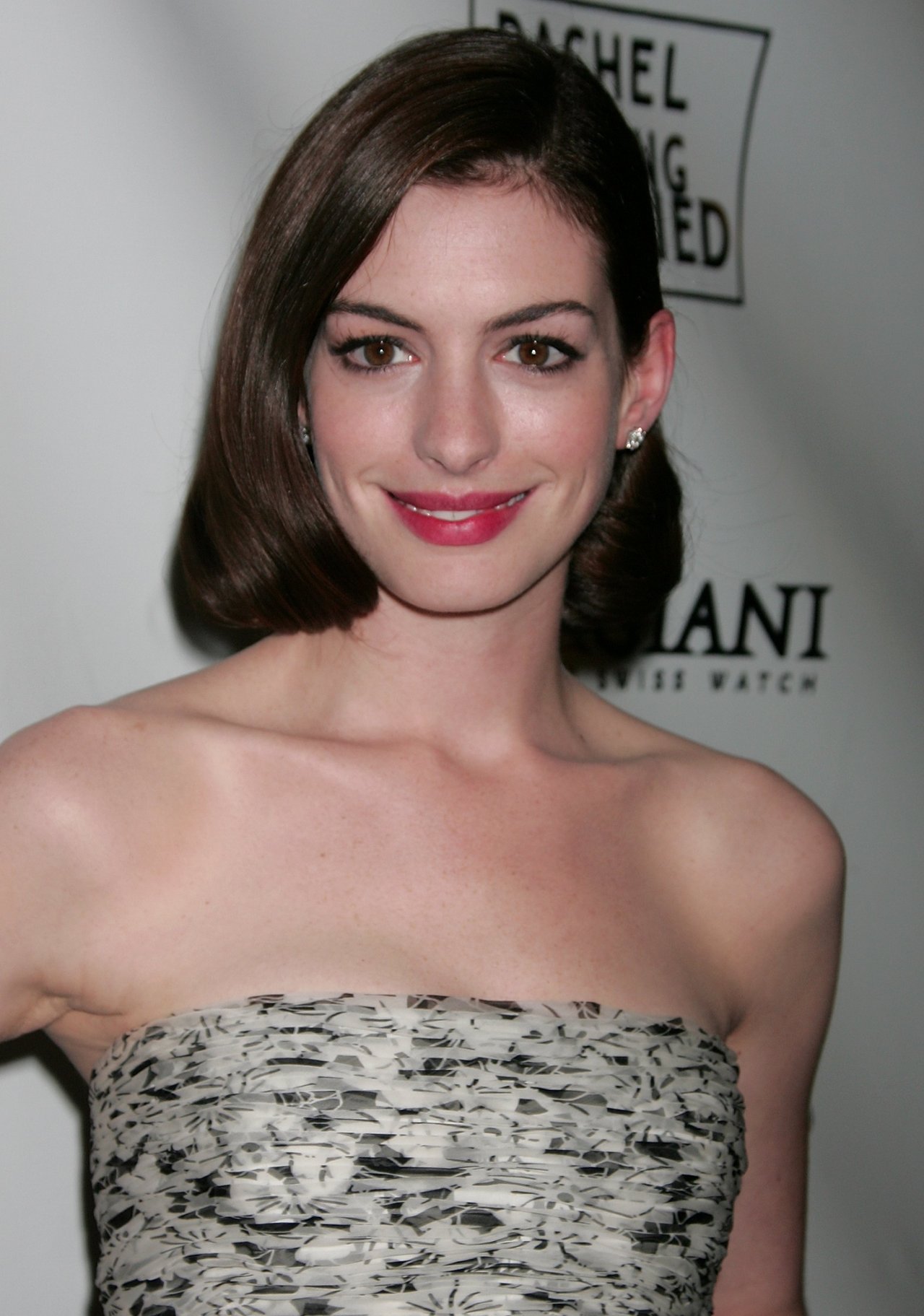 Anne Hathaway leaked wallpapers