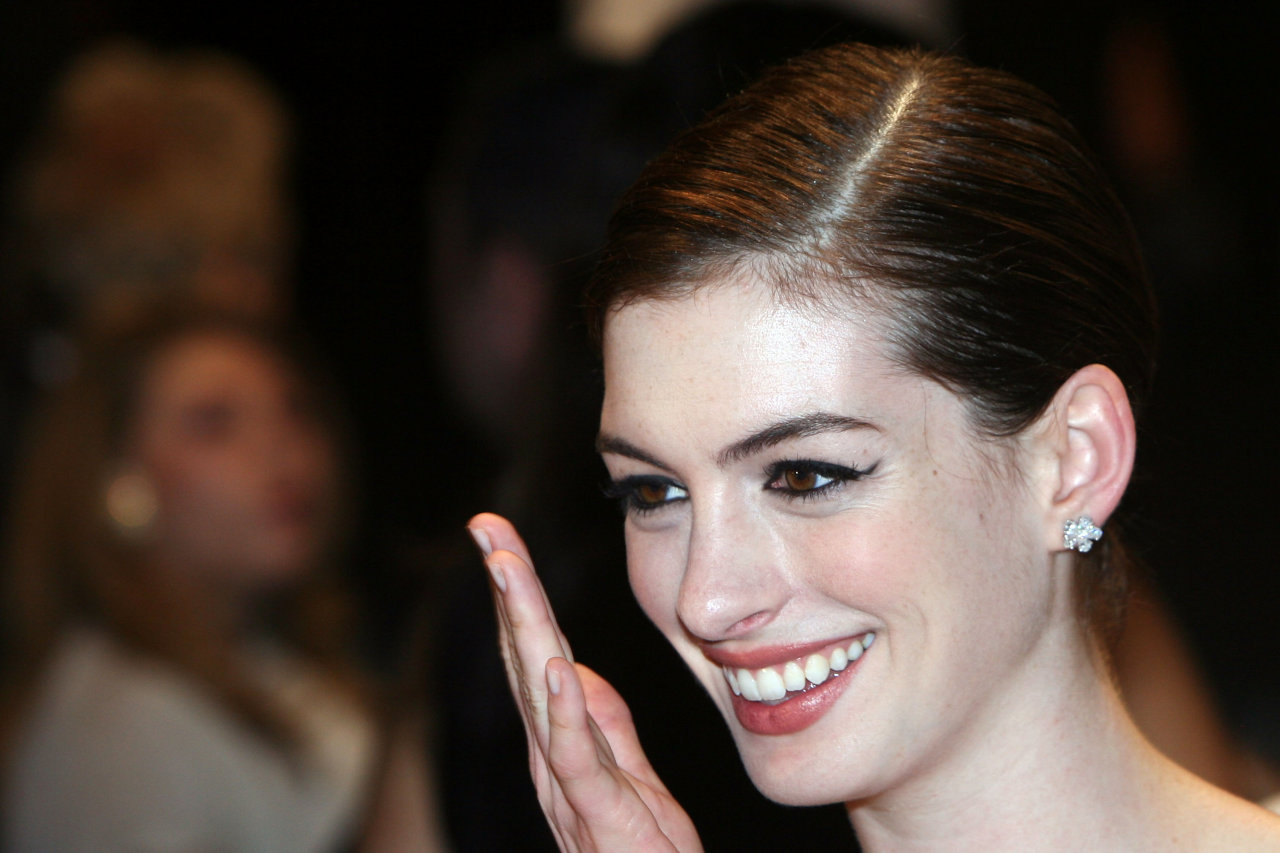 Anne Hathaway leaked wallpapers