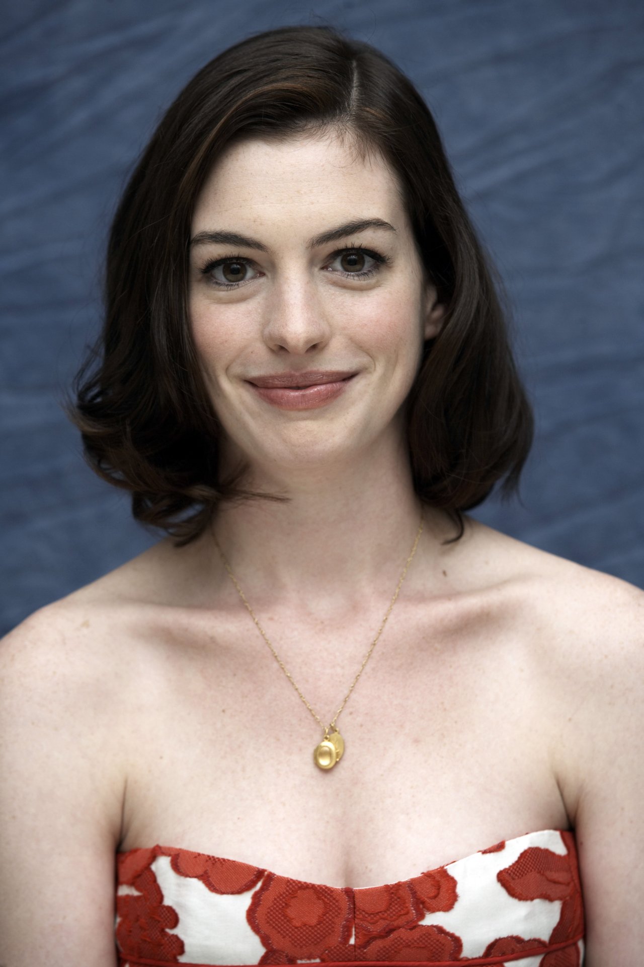 Anne Hathaway leaked wallpapers