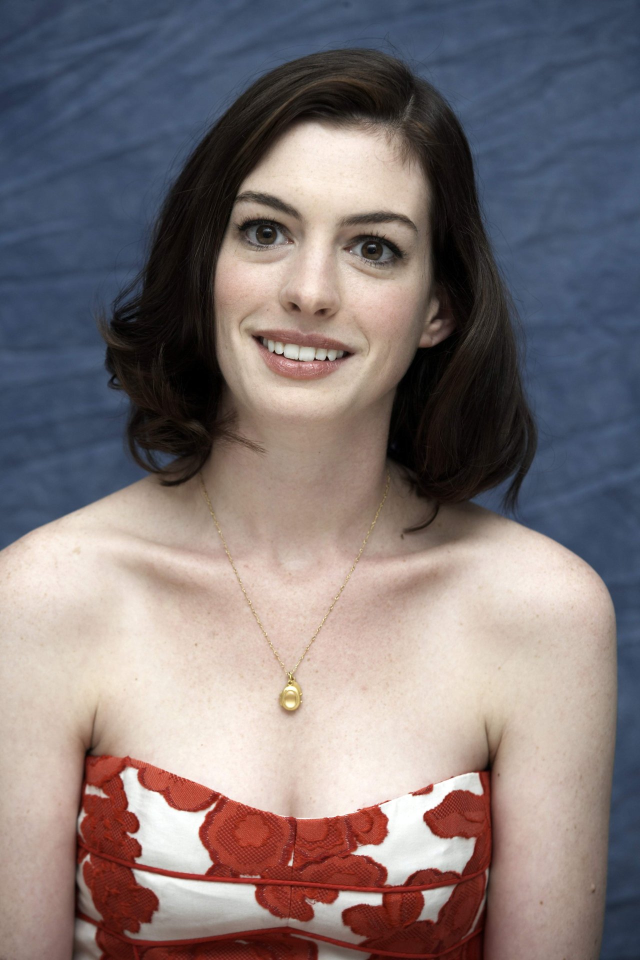 Anne Hathaway leaked wallpapers