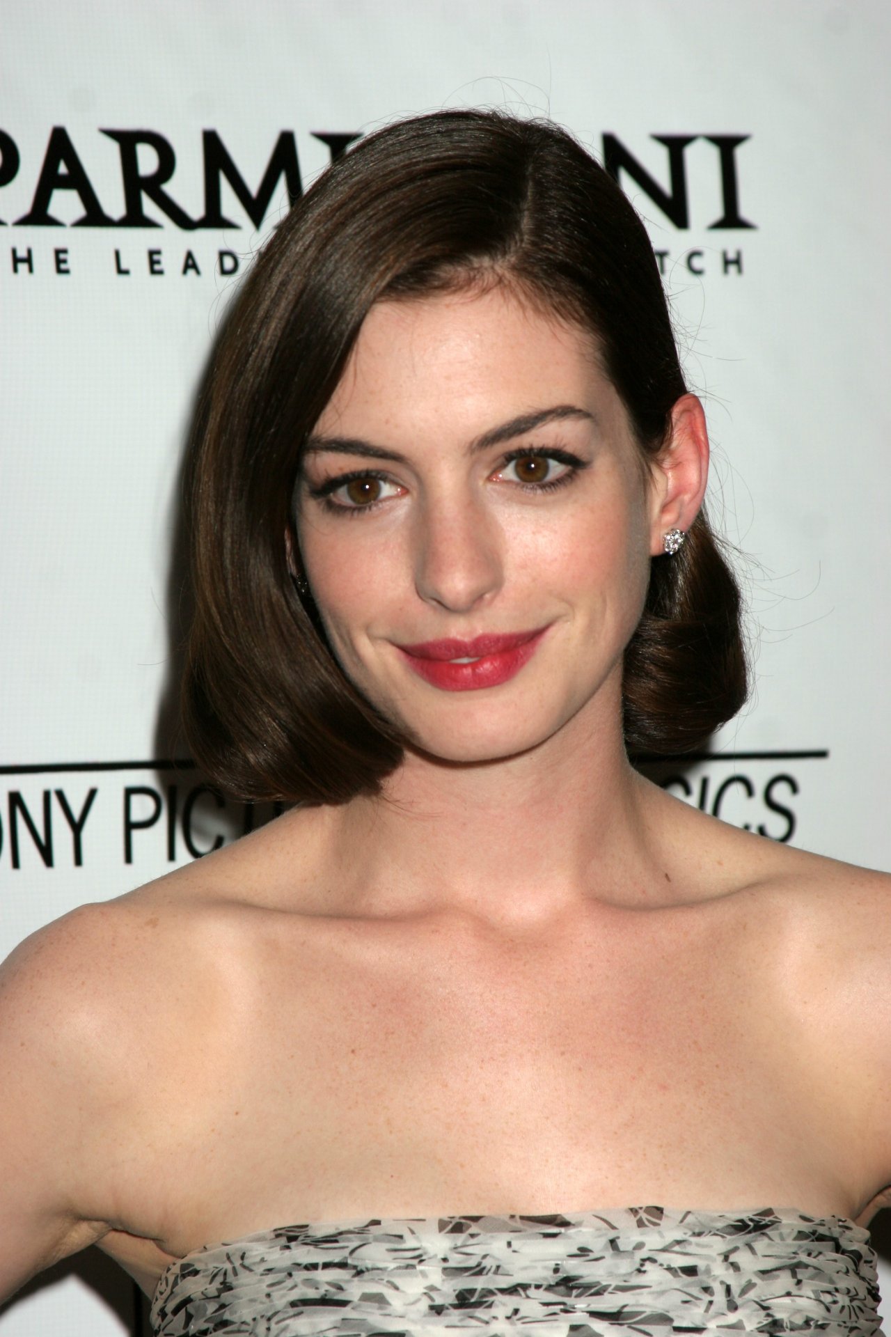 Anne Hathaway leaked wallpapers