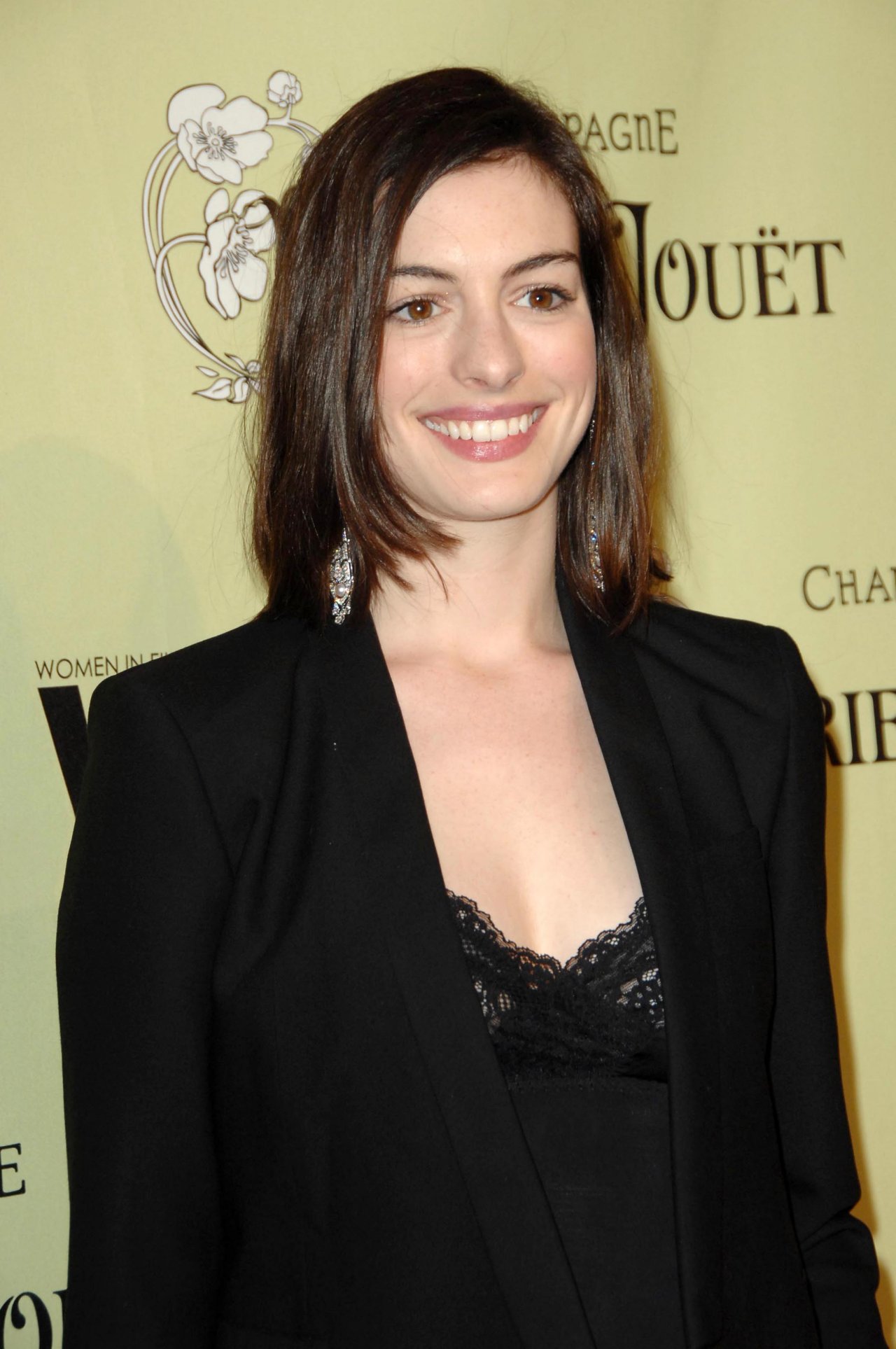 Anne Hathaway leaked wallpapers