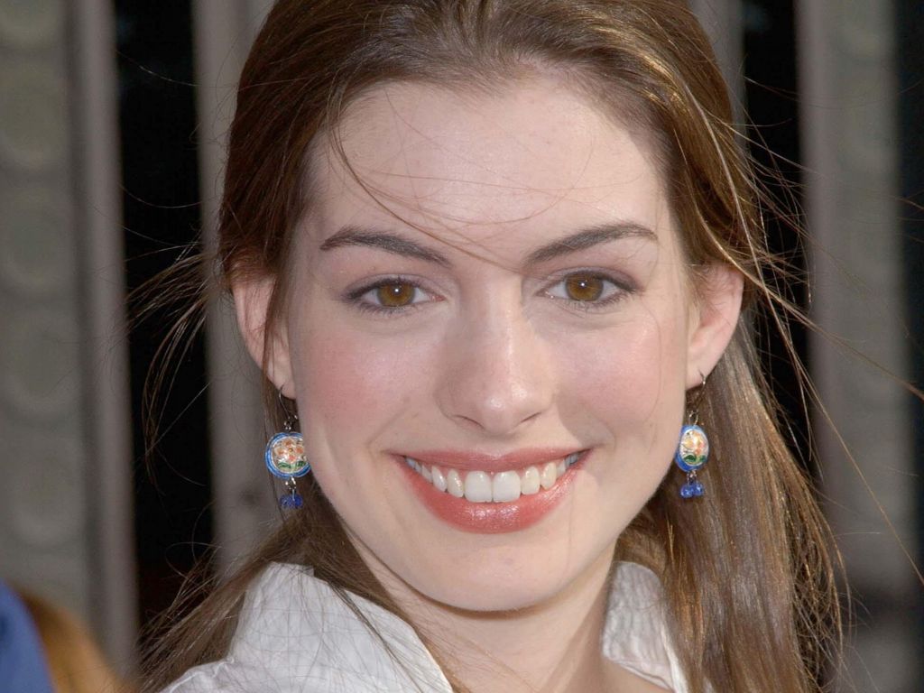 Anne Hathaway leaked wallpapers