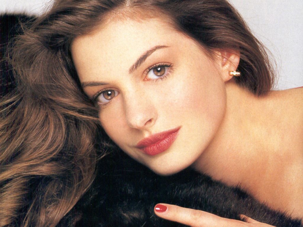 Anne Hathaway leaked wallpapers