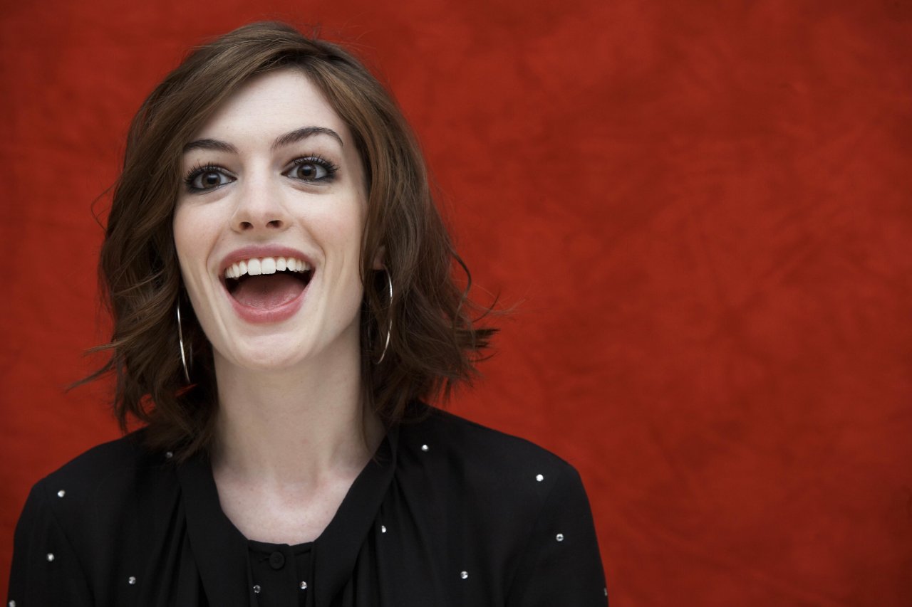 Anne Hathaway leaked wallpapers