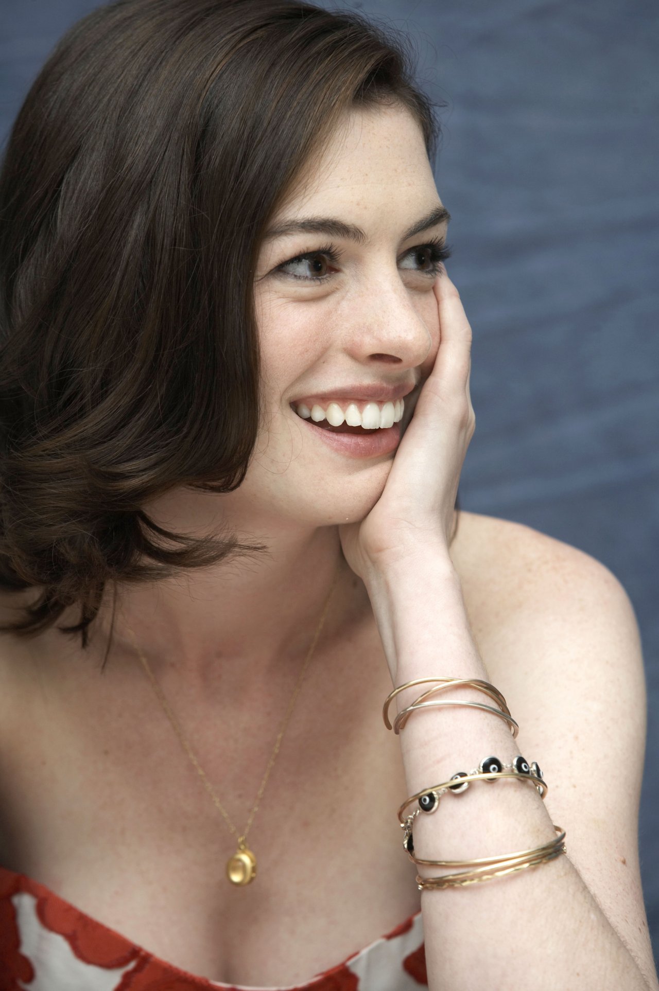 Anne Hathaway leaked wallpapers