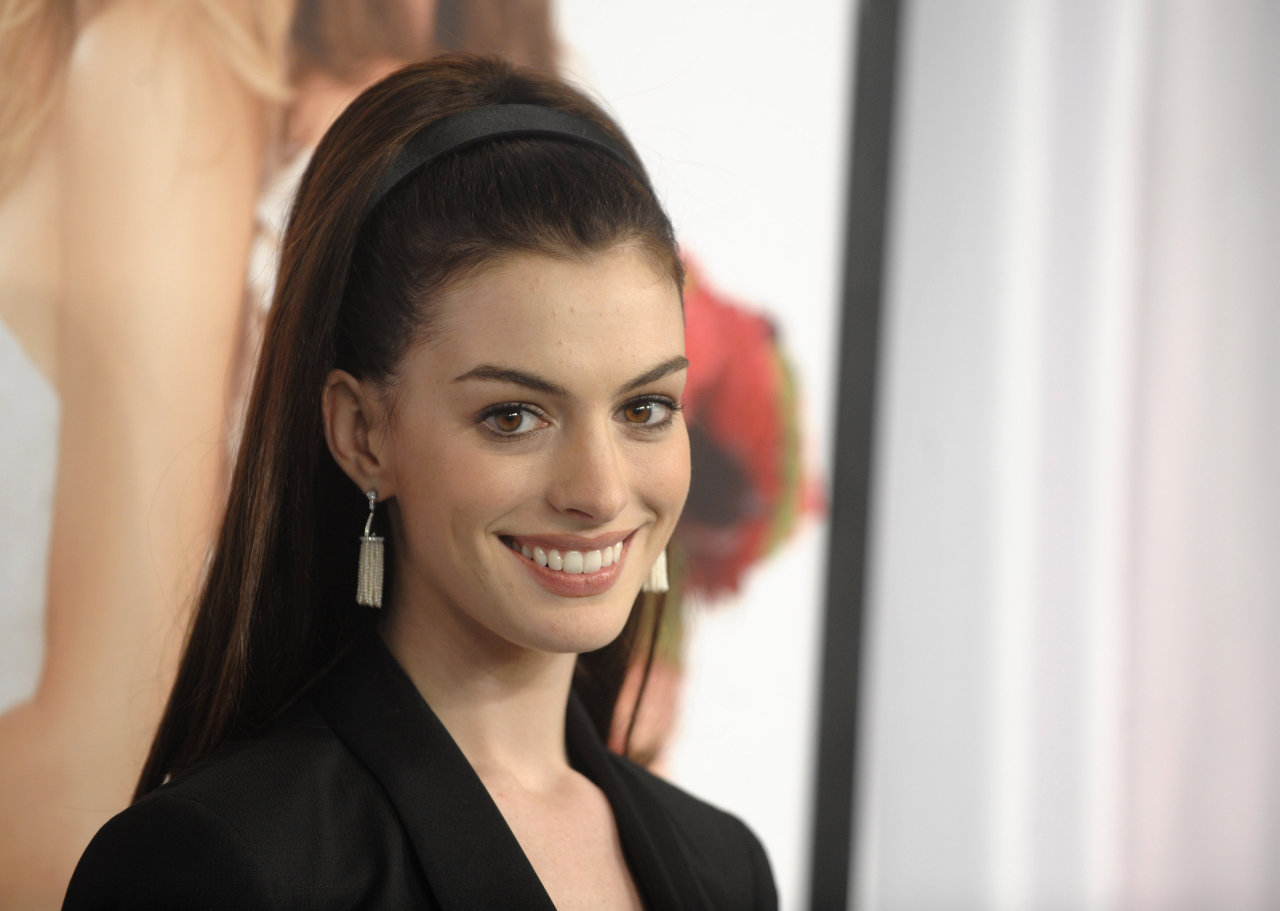 Anne Hathaway leaked wallpapers