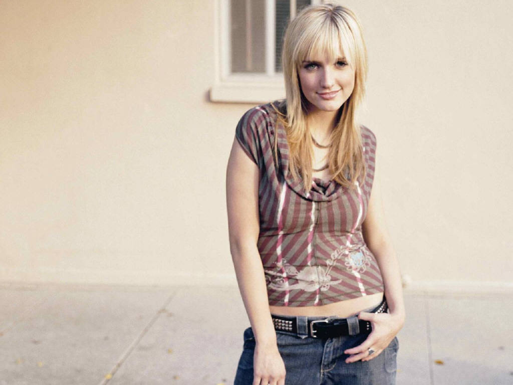 Ashlee Simpson leaked wallpapers