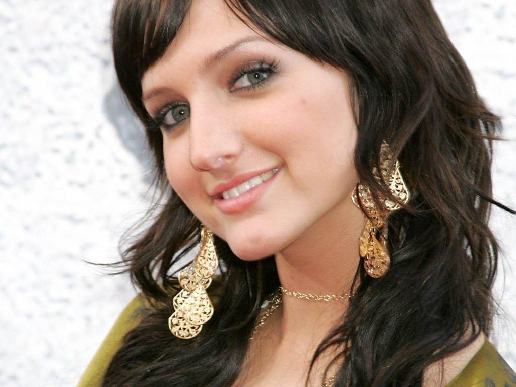 Ashlee Simpson leaked wallpapers