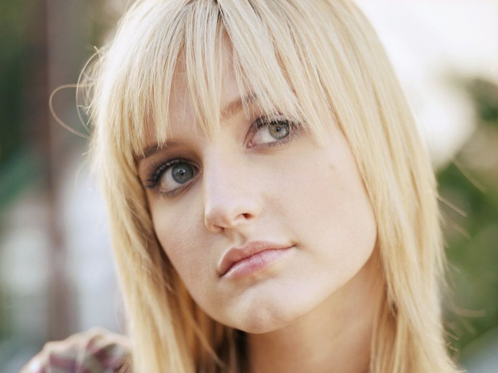 Ashlee Simpson leaked wallpapers