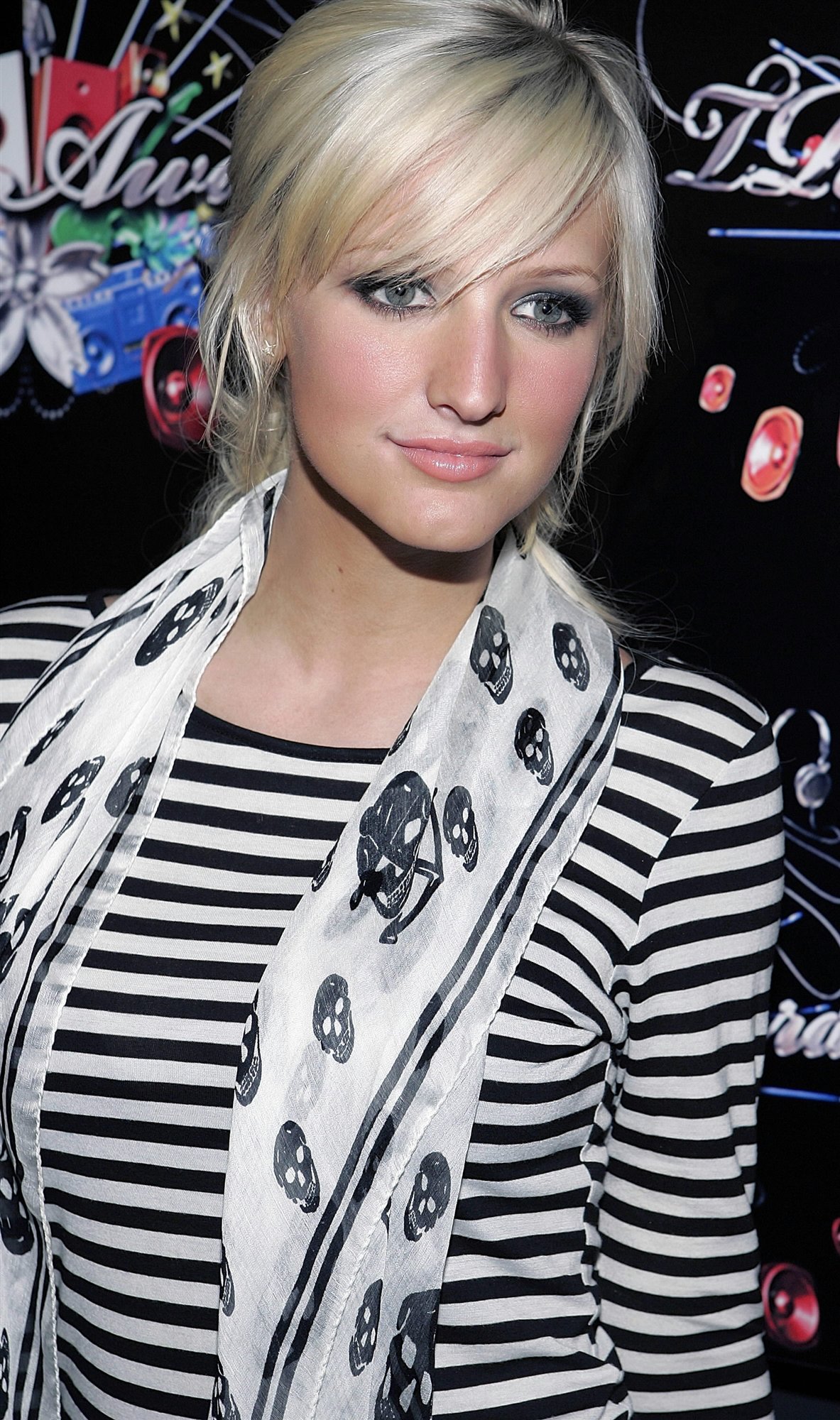 Ashlee Simpson leaked wallpapers