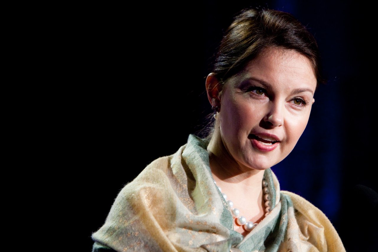 Ashley Judd leaked wallpapers