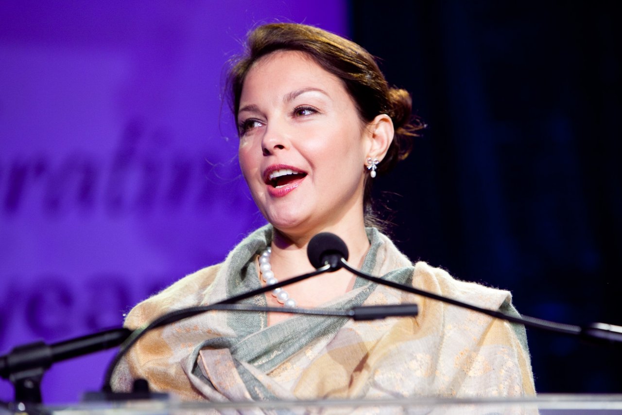 Ashley Judd leaked wallpapers